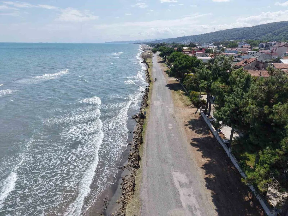 Atakum'da kıyı erozyonu sahil yapılarını tehdit ediyor