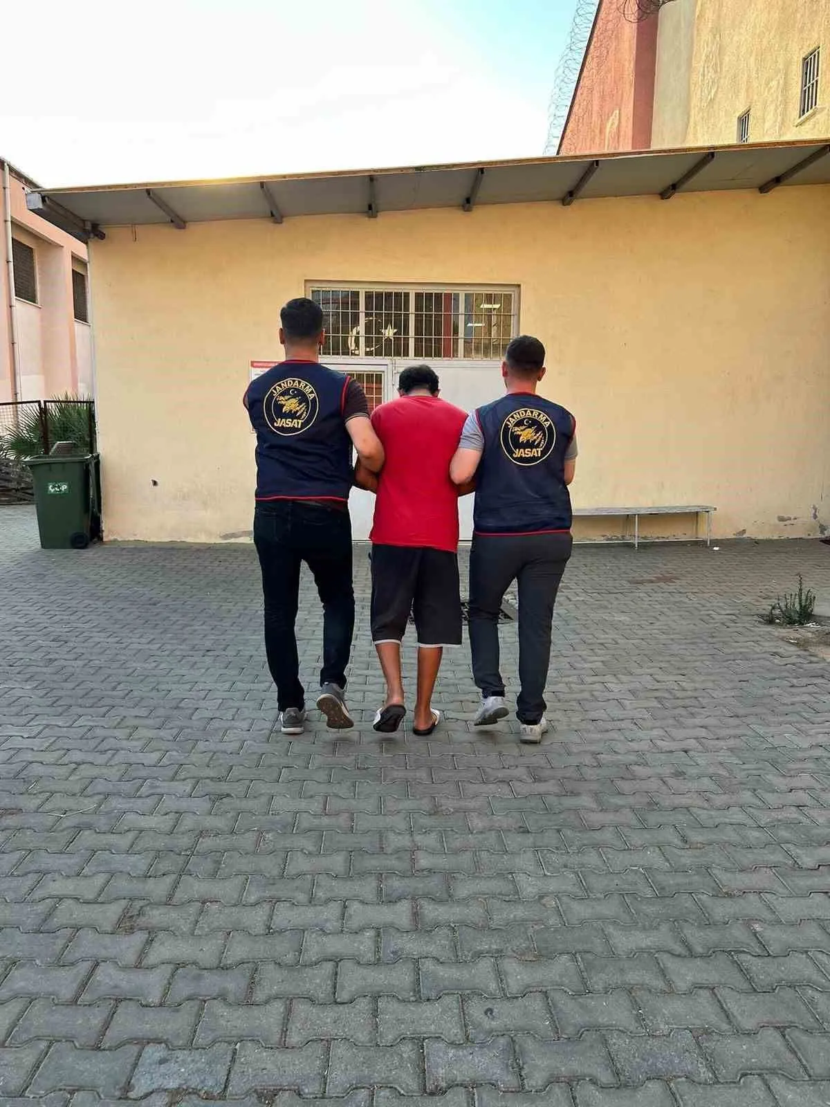 Aydın’da aranıyordu, İzmir’de yakalandı
