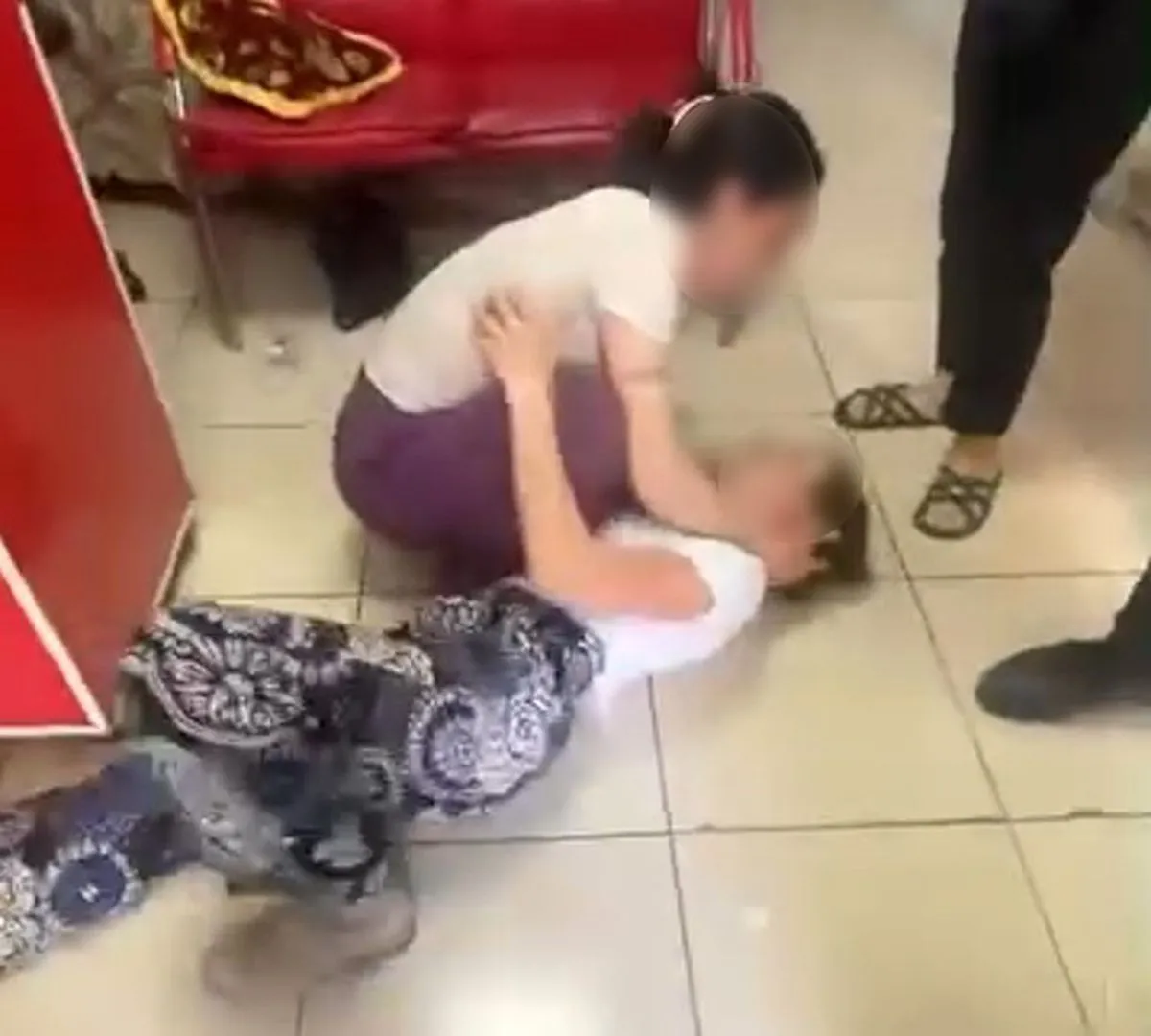 Aynı eve ikinci kez giren hırsız kadınlar yakalandı