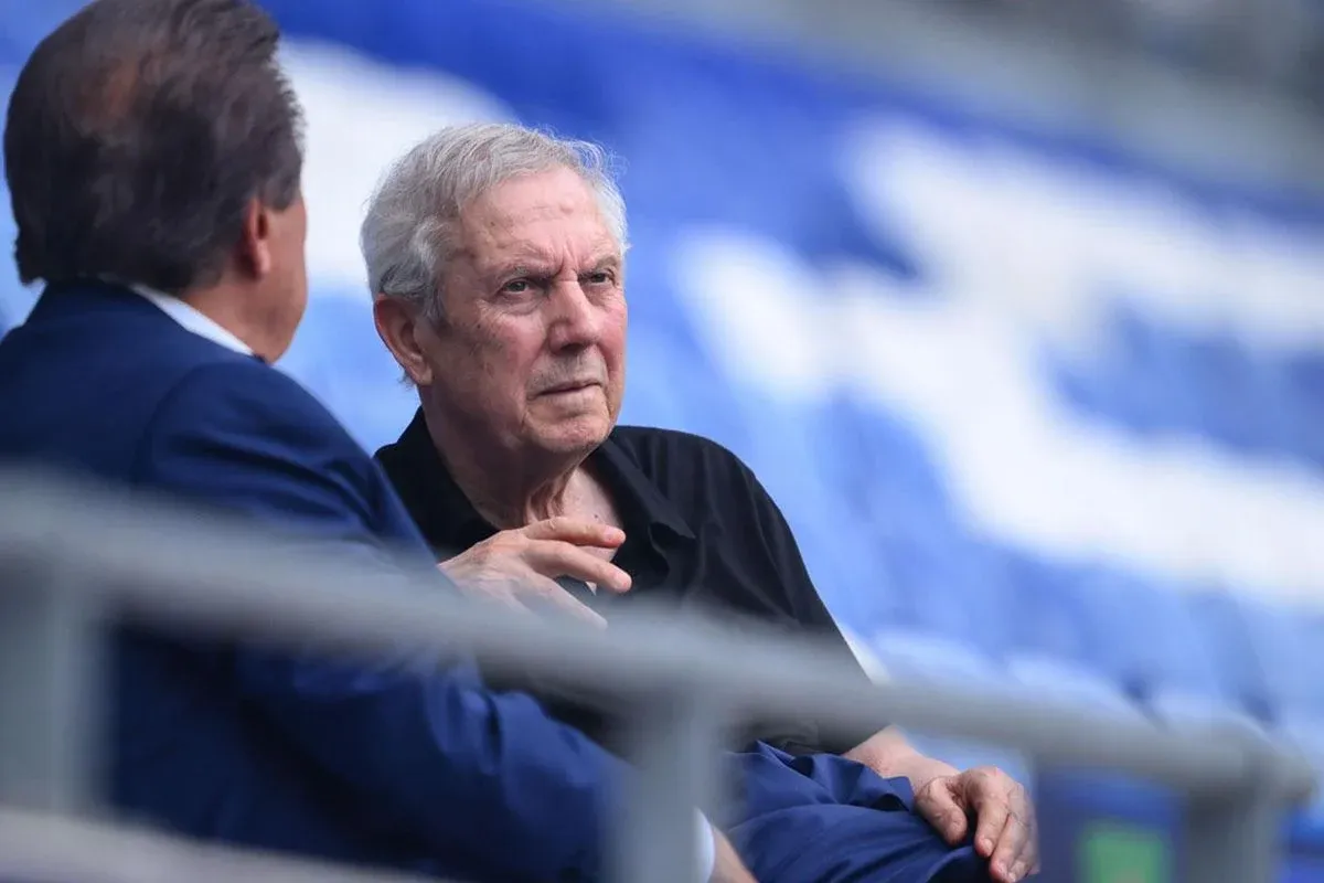 Aziz Yıldırım, taraftarı delirten futbolcuyu odaya kapatmış