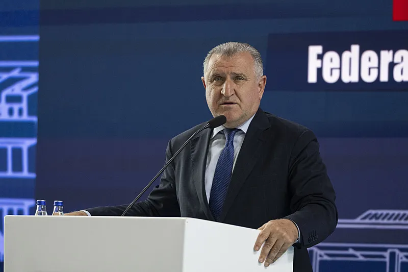 Bakan Bak'tan Cumhurbaşkanlığı Kuapsı'nı kazanan Fenerbahçe Tarfin'e tebrik!
