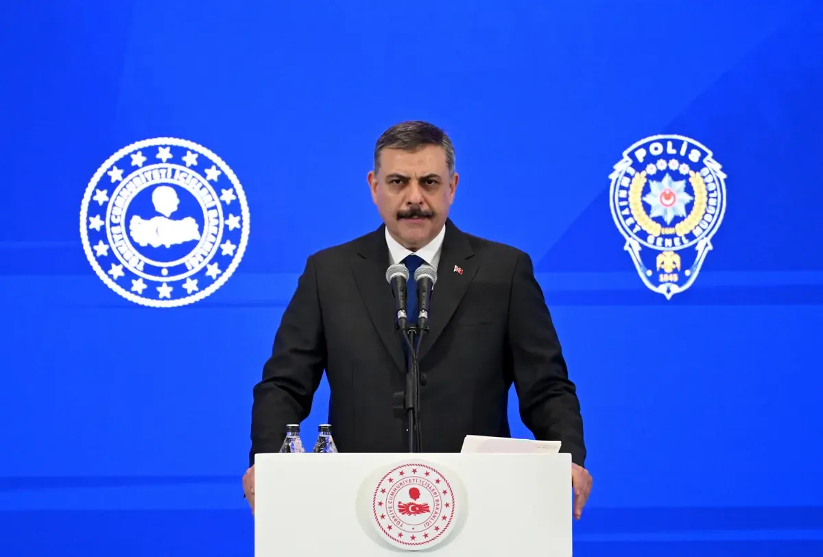 Bakan Çiftçi'den emniyet müdürlerine 10 talimat. "Tehlike okul kapısına gelmeden tedbir alacağız"