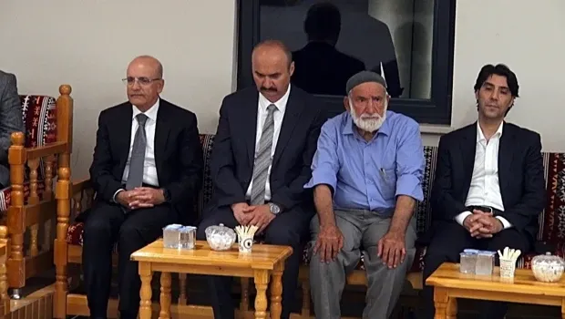 Bakan Şimşek, yeğeninin taziyesine katıldı