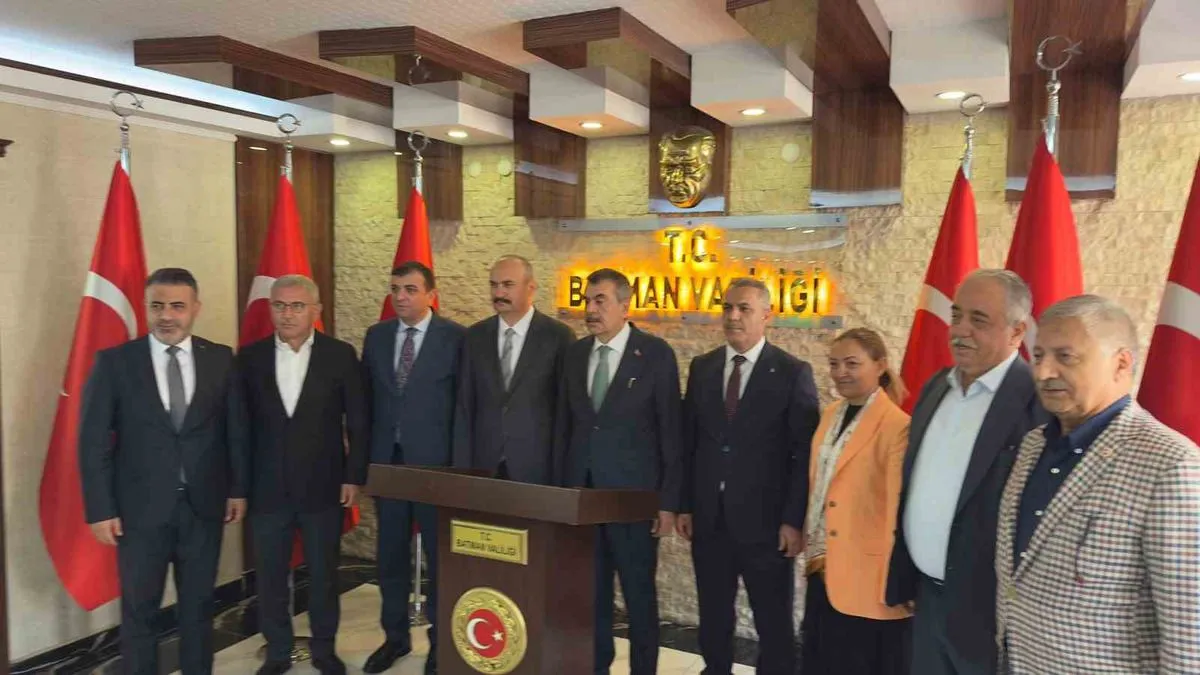 Bakan Tekin Batman'da Eğitim Yatırımlarını Görüştü