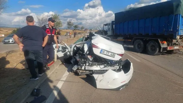 Balıkesir'de kahreden kaza! Hamile anne ve kızı öldü; ameliyata alınan kadının bebeği de kurtarılama