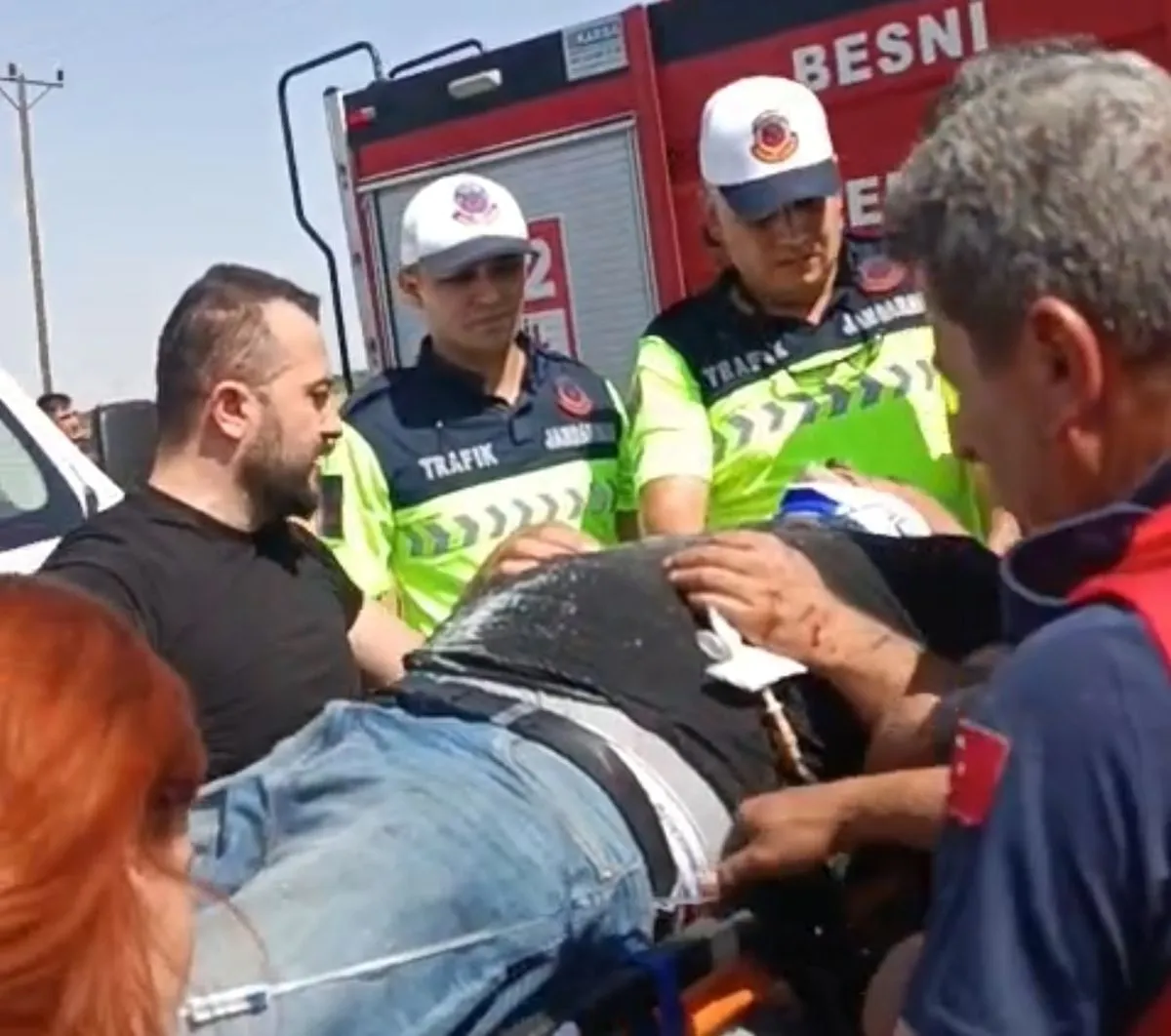 Besni'de Otomobil TIR'a Arkadan Çarptı: 2 Yaralı