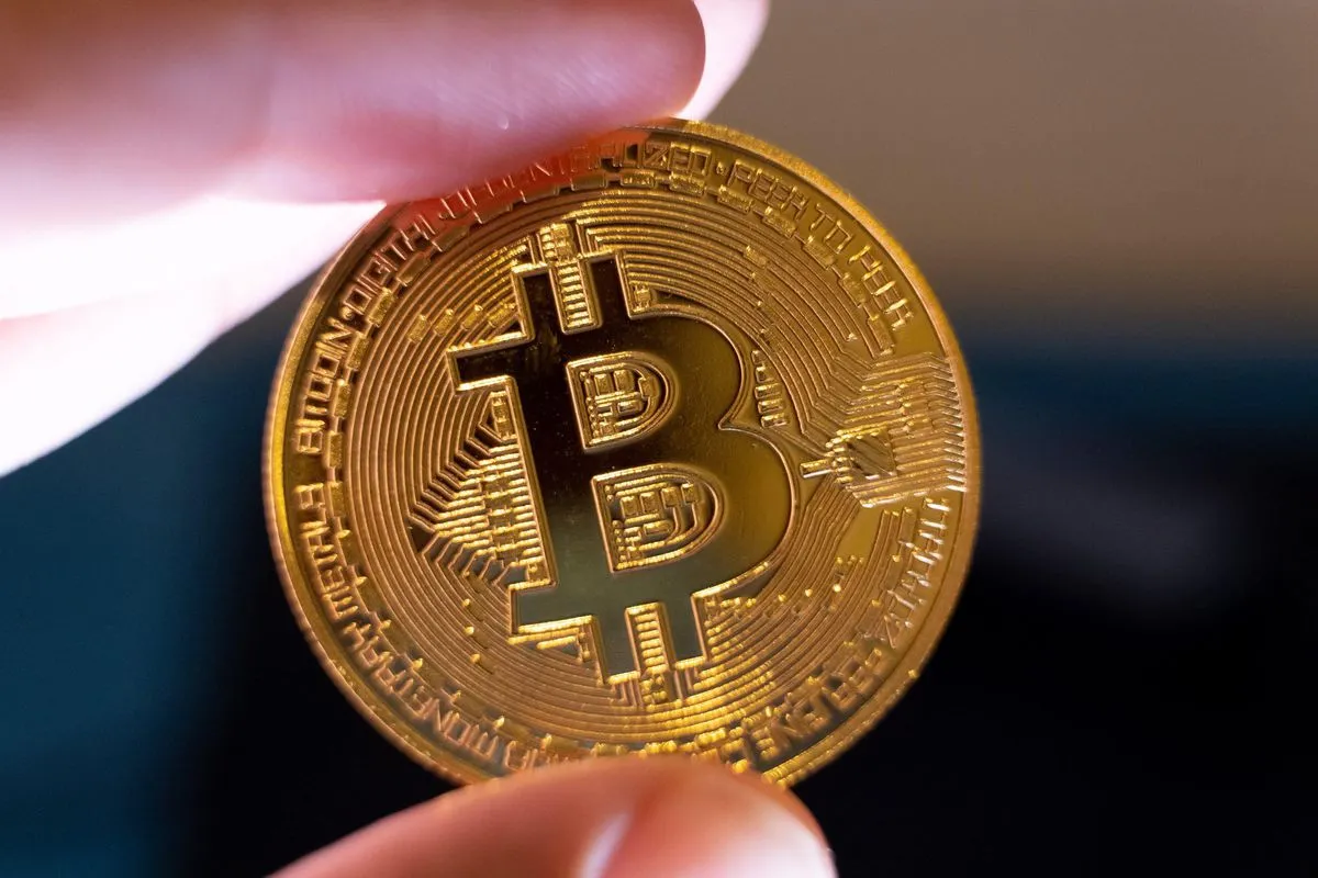 Bitcoin iki büyük riske meydan okuyor