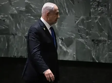 BM'de dev protesto! Tutuklanma emri olan Netanyahu boş salona konuştu