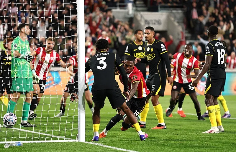 Brentford evinde Chelsea'yi devirdi!