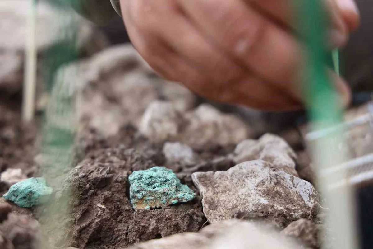 Çayönü'nde 42 Malakit ve Bakır Nesne Bulundu