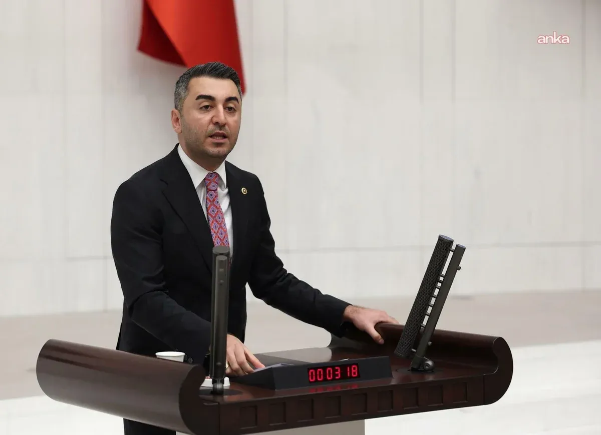 CHP'li Avşar'dan özel okullardaki fahiş kitap zamlarını TBMM'ye taşıdı