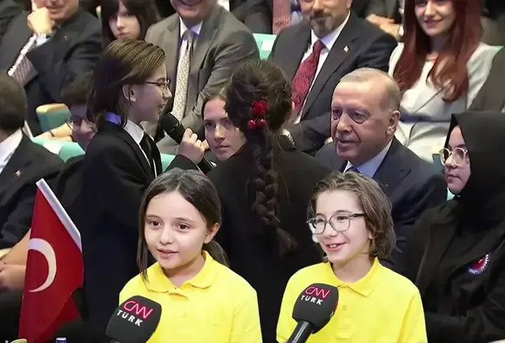 Cumhurbaşkanı Erdoğan'a Rize türküsü söylemişlerdi: Minik Bengü ve Kıvanç yetenekleri ile hayran bıraktı