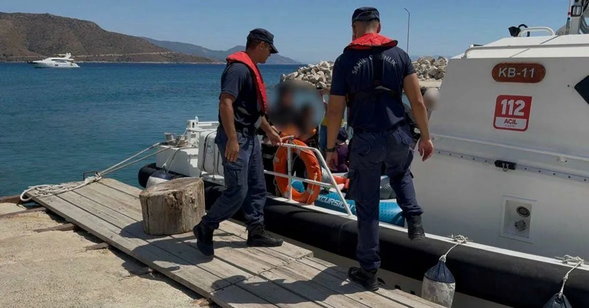 Datça açıklarında sürüklenen bottaki 9 kişi kurtarıldı