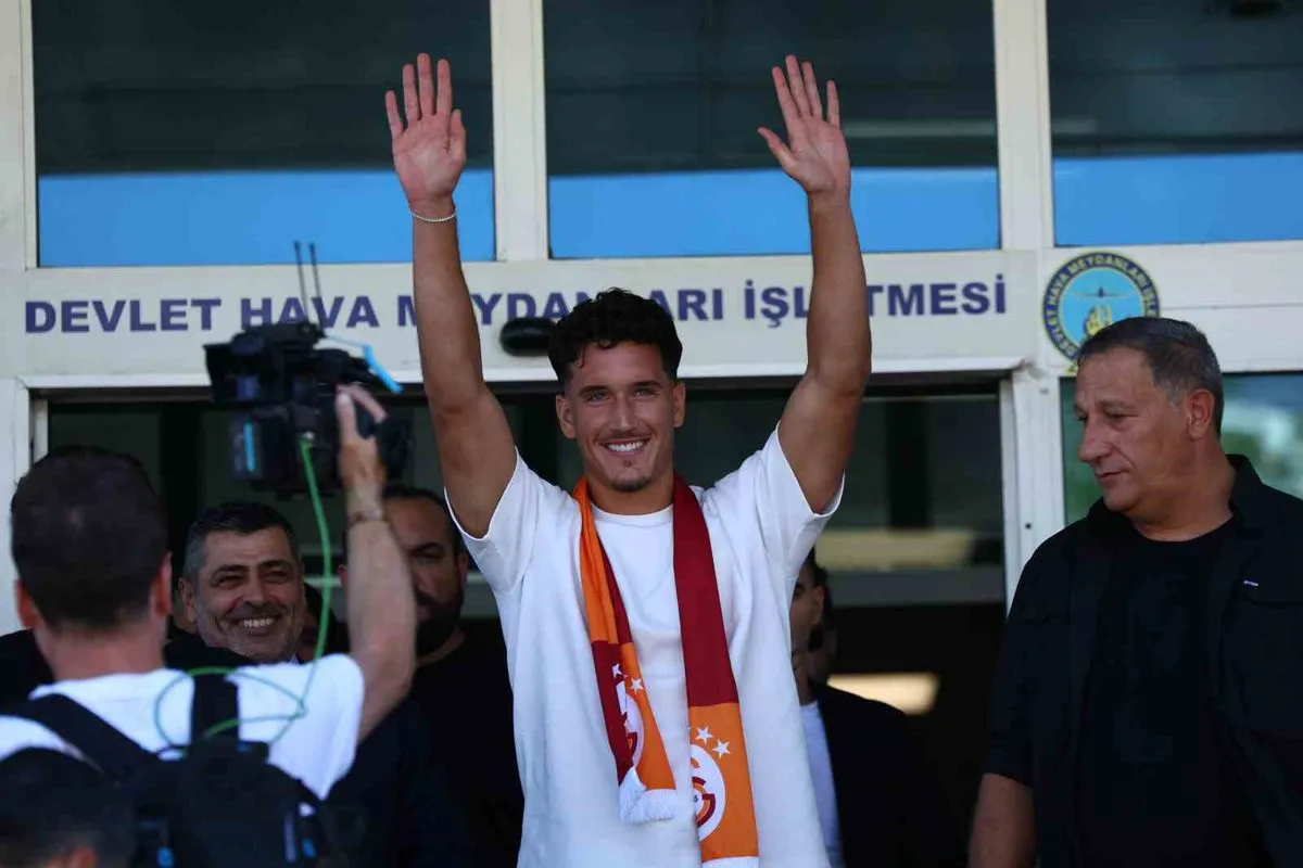 Deniz Gül İstanbul'da! Galatasaray'ın Yeni Transferi Heyecanlı