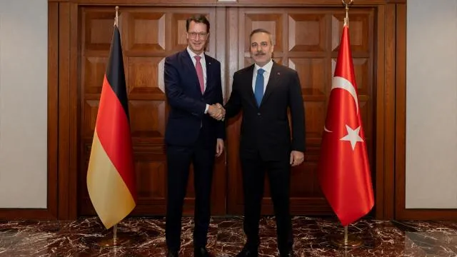 Dışişleri Bakanı Fidan, Almanya'nın Kuzey RenVestfalya Eyaleti Başbakanı ile görüştü