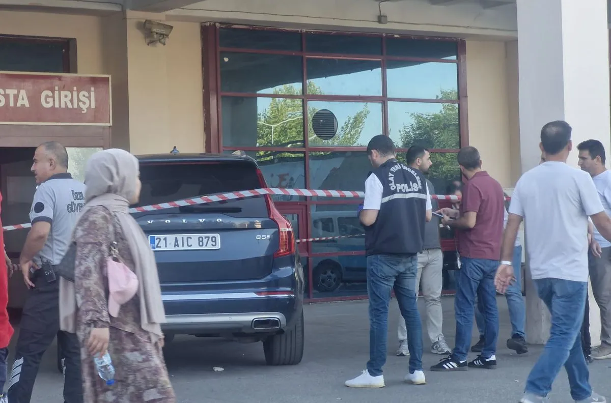 Diyarbakır'da Kırmızı Işıkta Çapraz Ateş: 2 Yaralı