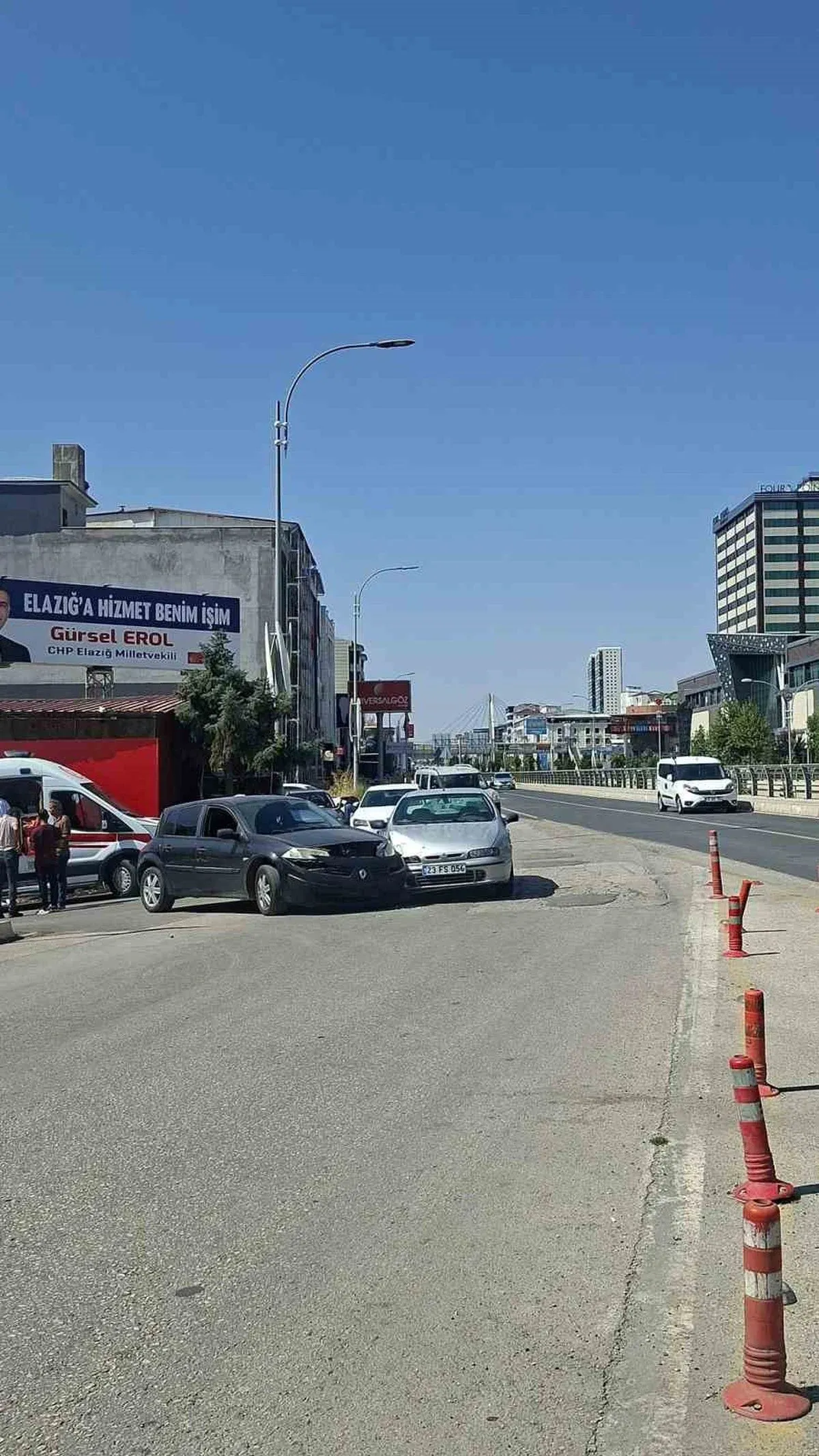 Elazığ'da İki Otomobil Çarpıştı: 1 Yaralı
