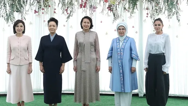Emine Erdoğan'dan Kırgızistan'da sergi ziyareti