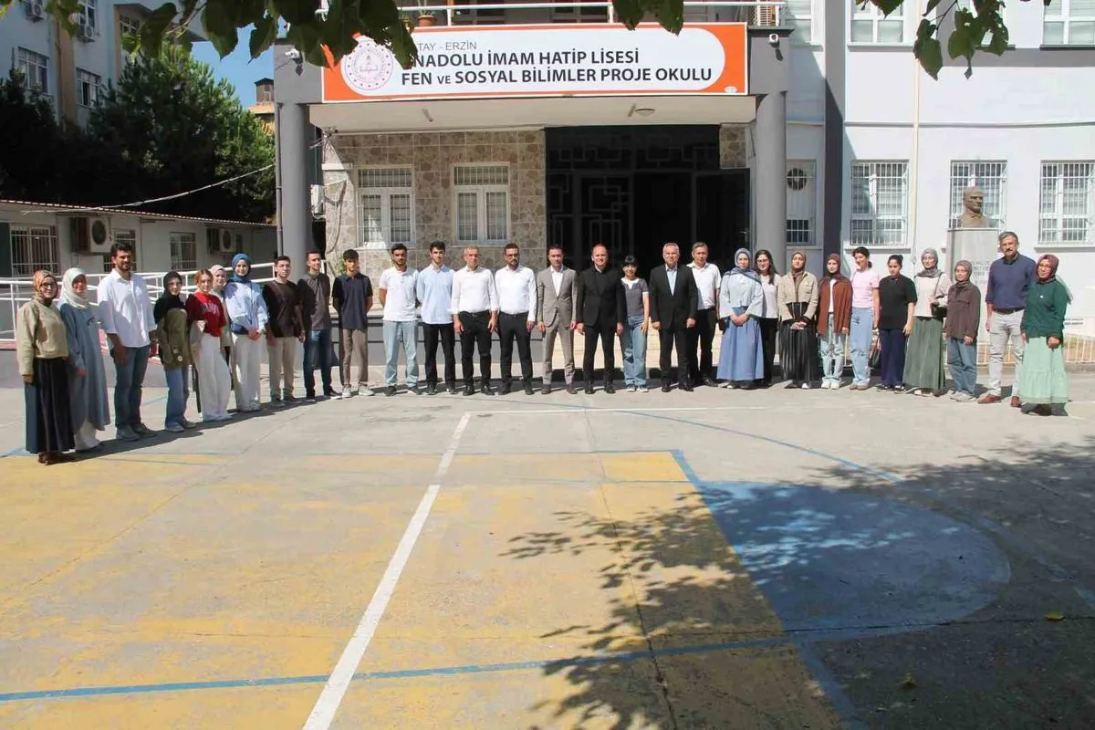 Erzin’de Kaymakam Akpınar, YKS’de başarı gösteren öğrencilerle bir araya geldi