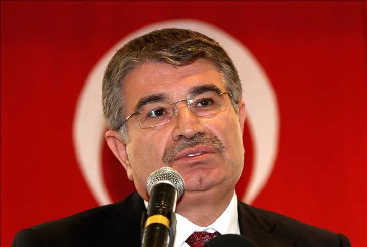 Eski bakana yurt dışına çıkış yasağı. 'Çakarlı' aracı bin liraya kiraya vermiş