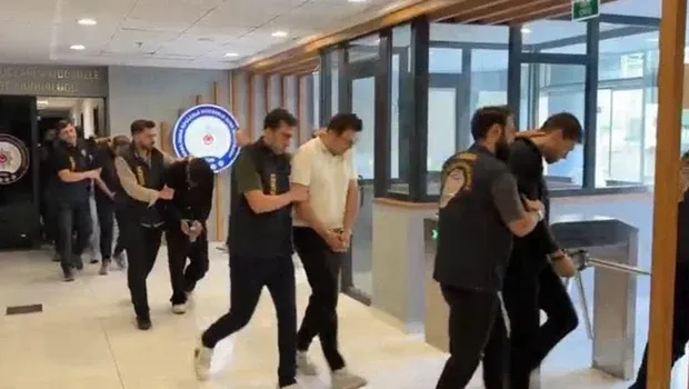 Eskort ilanlarıyla ağlarına düşürmüşler: 10 şüpheli tutuklandı
