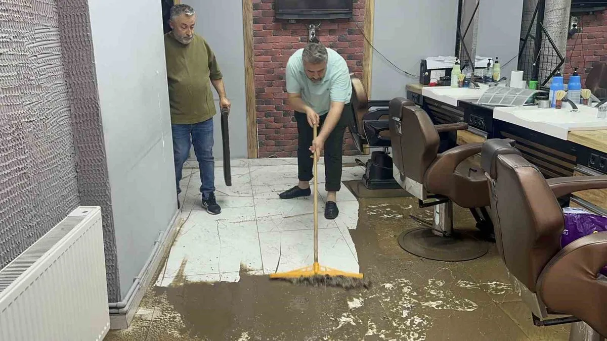 Fatsa'da sağanak: Su baskınları hayatı felç etti