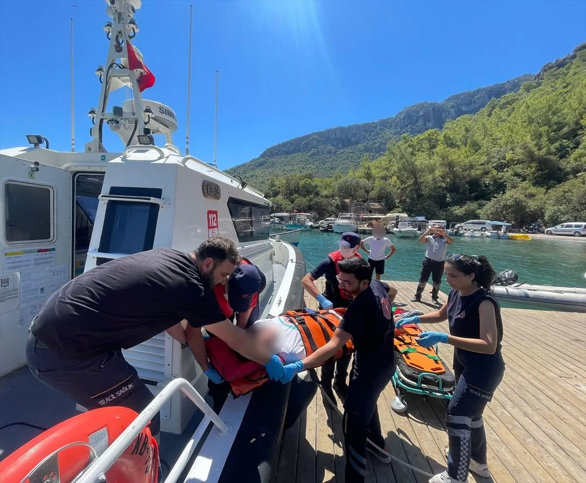 Fethiye açıklarında teknede yaralanan kişi tahliye edildi