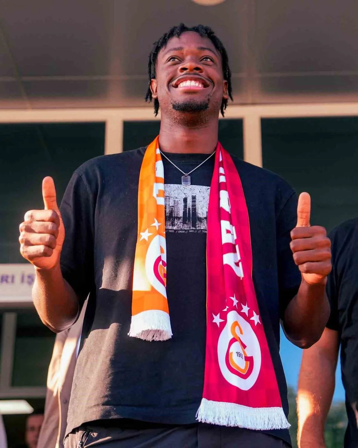 Galatasaray, Bitshiabu'yu Kiraladı
