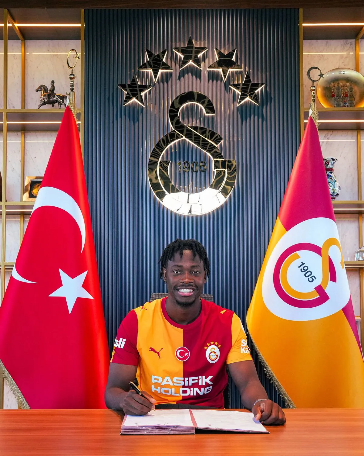 Galatasaray, RB Leipzig'den El Chadaille Bitshiabu'yu kiraladı