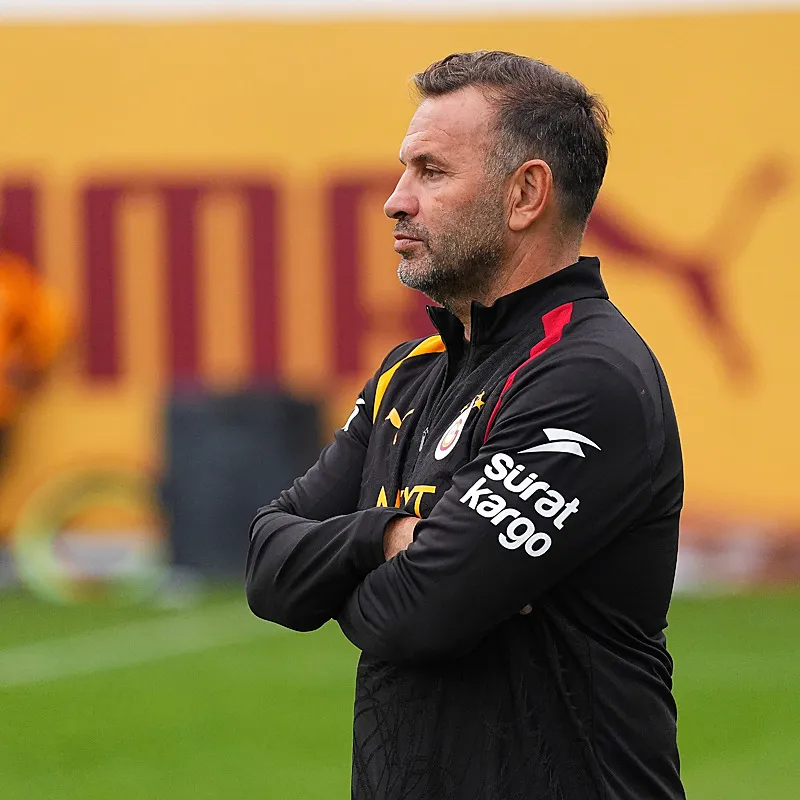 Galatasaray'da çifte ayrılık! Okan Buruk biletlerini kesti