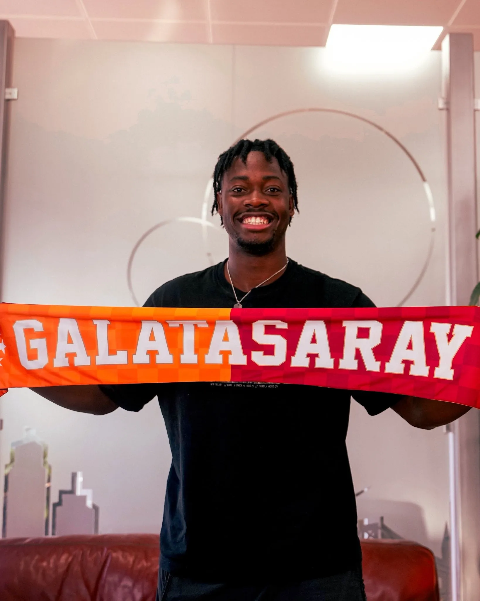 Galatasaray'da El Chadaille Bitshiabu'nun lisansı çıkarıldı!