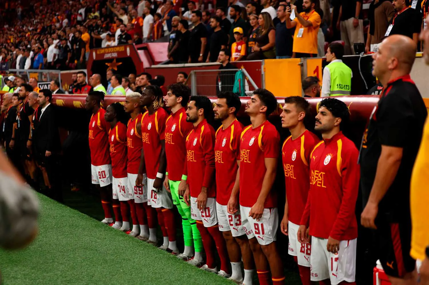 Galatasaray'da yıldız isim tamamen iyileşmeden sahalara geri dönemeyecek!