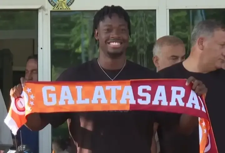 Galatasaray'ın yeni transferi Bitshiabu, İstanbul'a geldi: Çok mutluyum