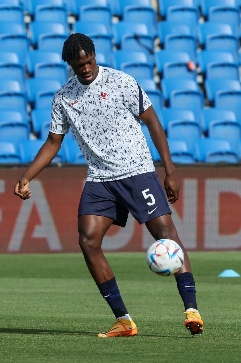 Galatasaray'ın yeni transferi Bitshiabu İstanbul'a geliyor!