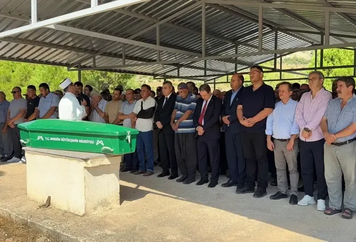 Girne açıklarındaki gemi kazasında hayatını kaybeden kişi, toprağa verildi