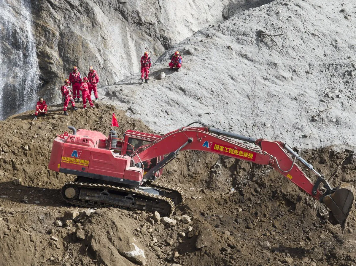 Gyirong Sınır Kapısı Yolu Heyelan Sonrası Yeniden Açıldı