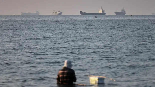 Hürmüz Boğazı'nda kargo gemisi vuruldu