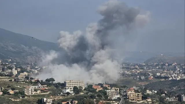 İşgalci İsrail ordusu Lübnan'ın güneyindeki beldelere saldırılar düzenledi