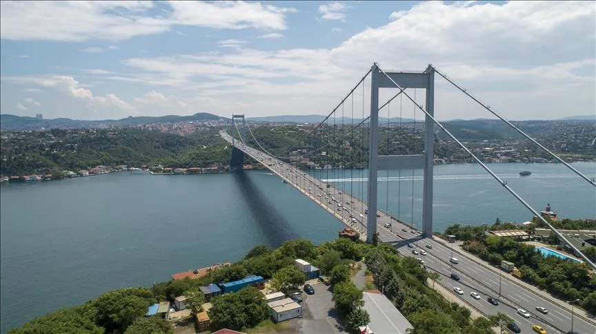 İstanbul Boğazı'nda gemi trafiği askıya alındı