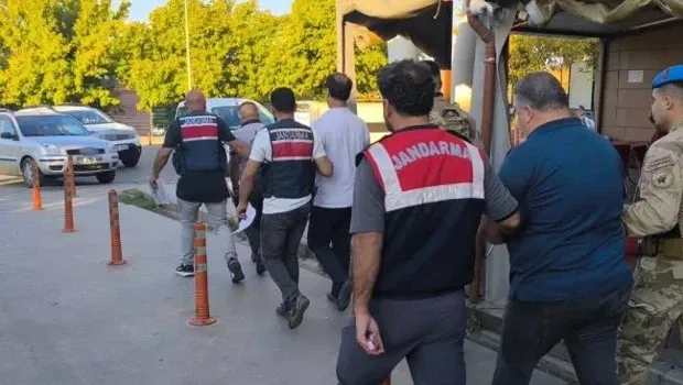 İzmir'de FETÖ operasyonu: 21 şüpheli gözaltına alındı