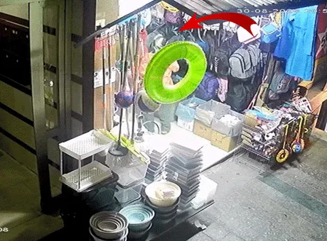 Kağıthane’de çantayı çalan kadın dakikalar sonra geri döndü! 'Gelinim beğenmedi' yalanıyla parasını istedi