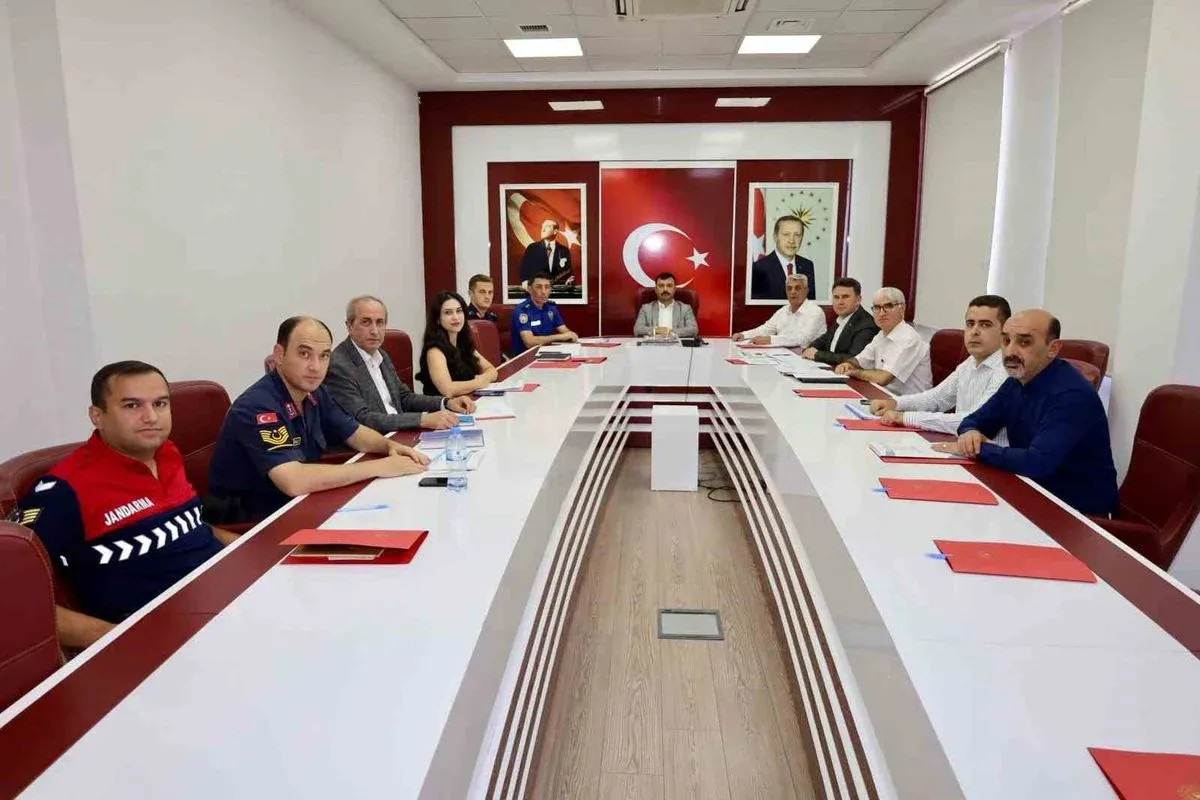 Kahta'da okul güvenliği toplantısı