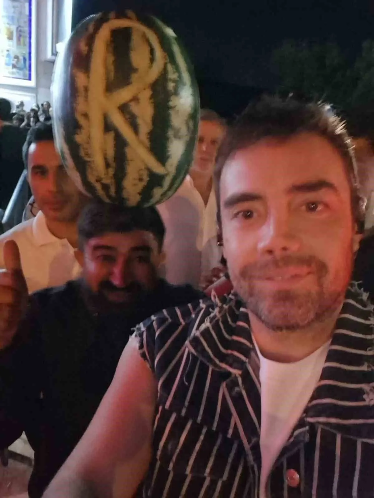 Karpuzlu Mustafa, Murat Dalkılıç ile Poz Verirken Karpuzunu İndirmedi