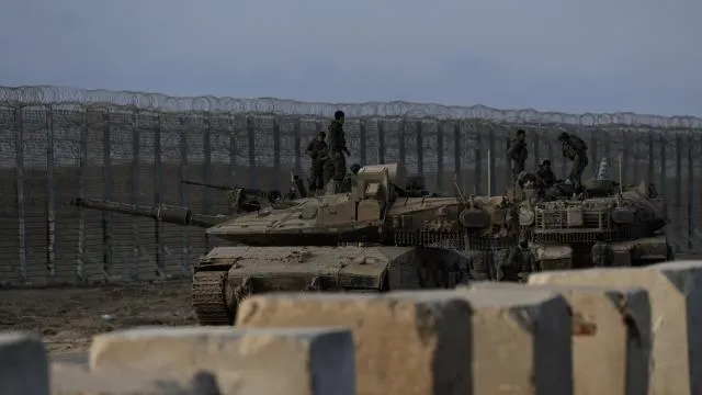Katil İsrail, Gazze'deki savaş suçlarının kanıtlarını silerek askeri üs kuruyor