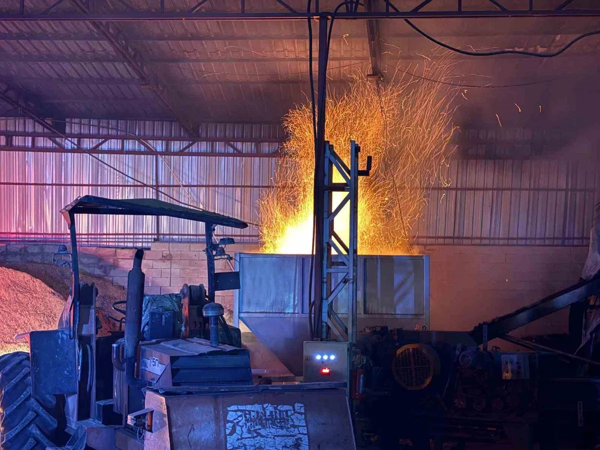 Kayseri Melikgazi'de kereste fabrikasındaki briketleme makinasında yangın söndürüldü
