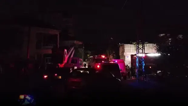 Kayseri'de 2 katlı evin çatısında yangın