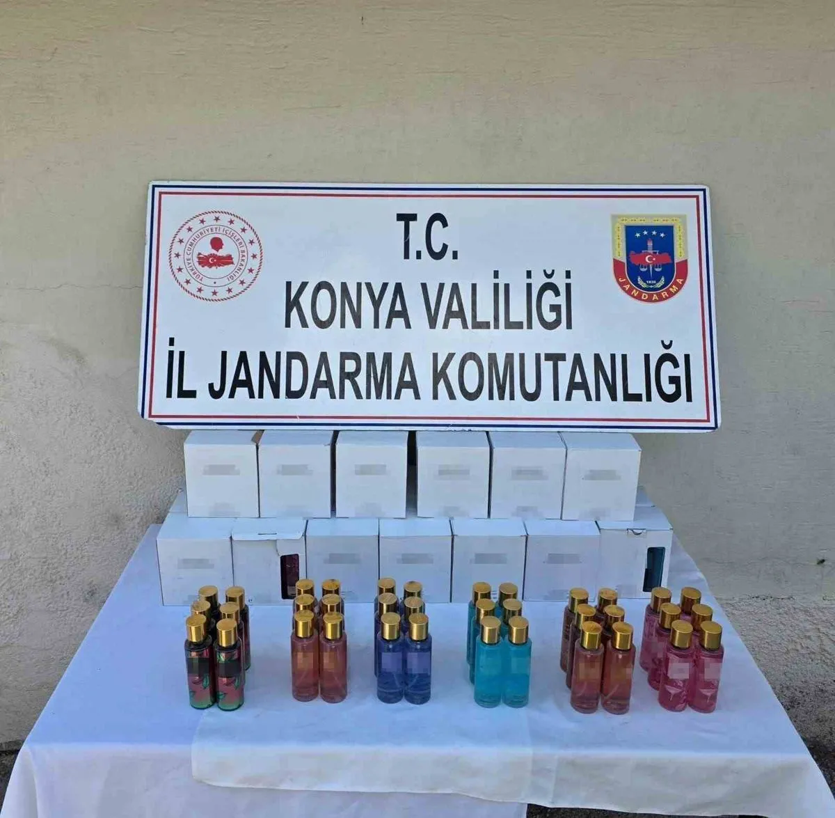 Konya'da Kaçakçılık Operasyonu: 186 Bin Makaron ve 660 Bin Liralık Parfüm Ele Geçirildi