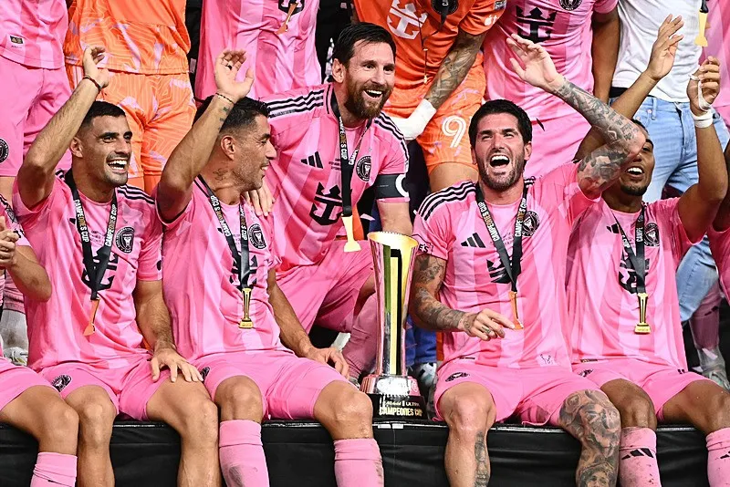 Lionel Messi durmuyor! 49. kupa geldi, Inter Miami tarih yazdı