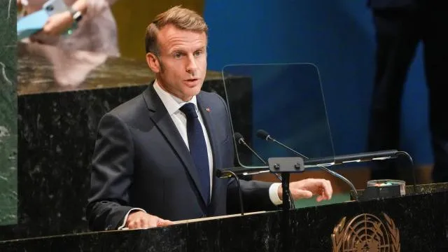 Macron'dan çocukları korumak için yapay zeka modellerinin incelenmesi çağrısı