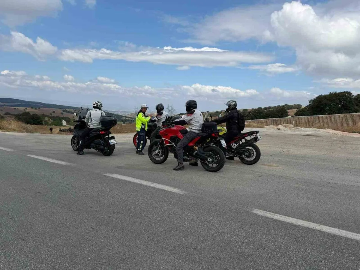Motosiklet sürücülerine ’Reflektif Yelek Giy’, ’Görünür Ol’ uyarısı